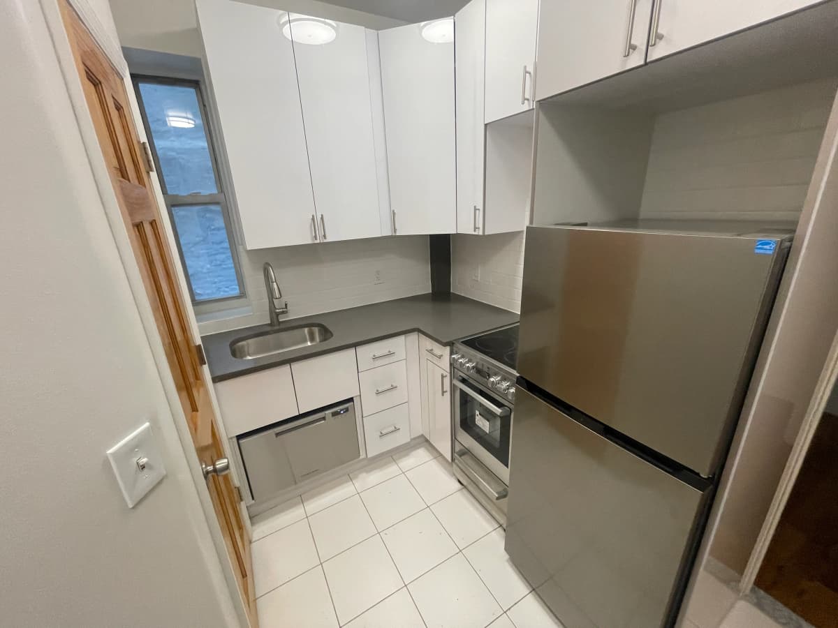 Clara Rose Dass - 234 Thompson Street #10 1 of 14