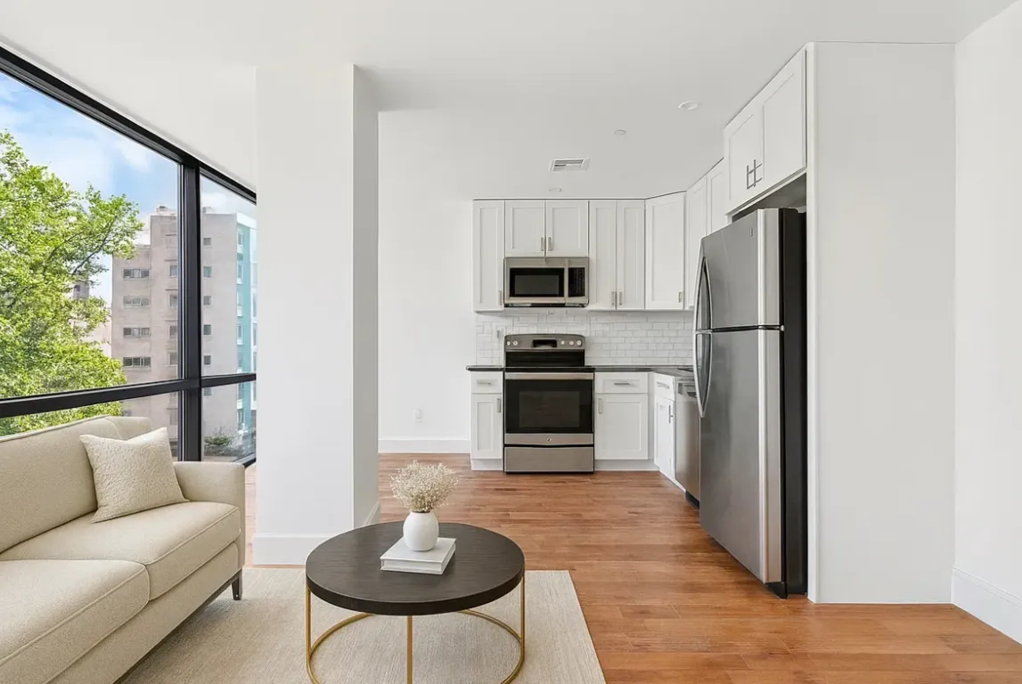 Elan Benjamin - 2920 Brighton 04th Street #3B 1 of 13