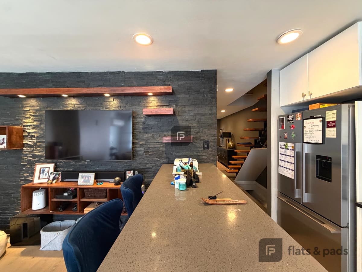 Flats And Pads - 532 Madison Street #1A 1 of 14