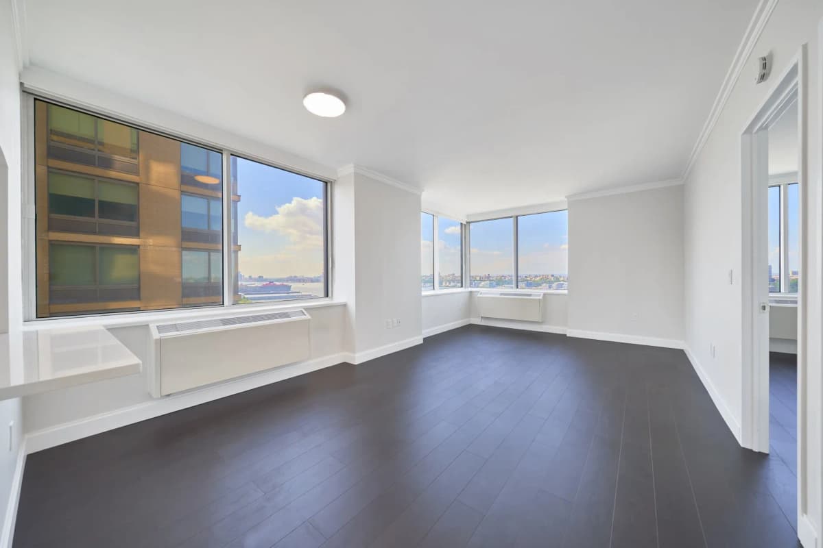 Valeriia Hordiienko - 160 Riverside Boulevard #22C 1 of 15
