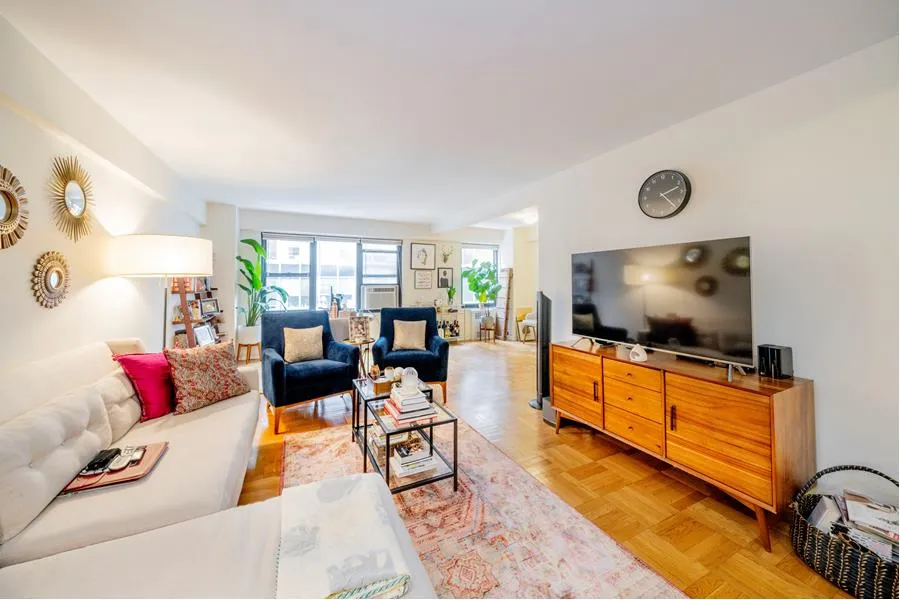 Dana Goldman - 150 East 56th Street #7E 1 of 15