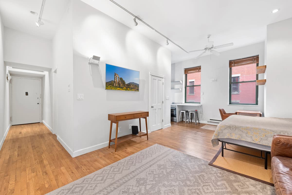LevinKong Team - 23 Waverly Place #5B 1 of 15
