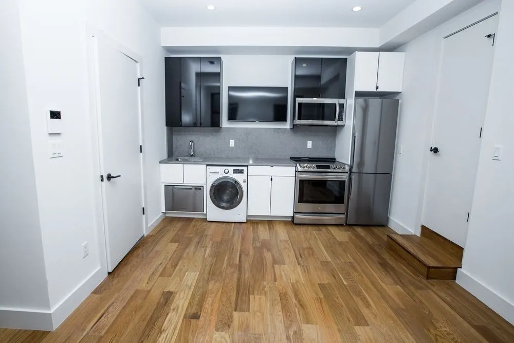 Tyler Fodiman - 144 East 24th Street #PH 1 of 15