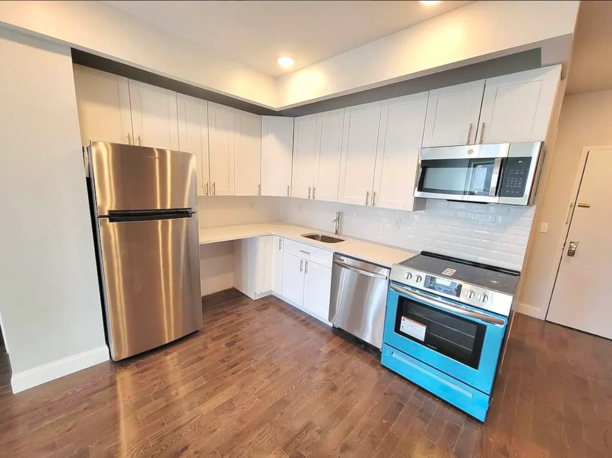 Bruma Realty - 184 Nagle Avenue #2L 1 of 15
