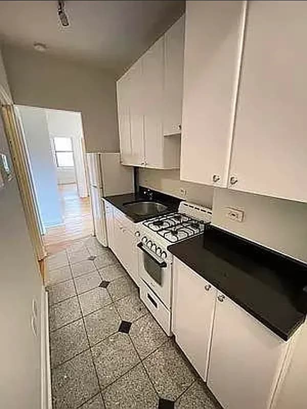 Jennifer Cafici - 26 Thompson Street #5A 1 of 15