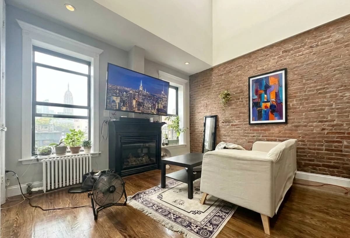 Real New York - 239 East 18th Street #5D 1 of 10