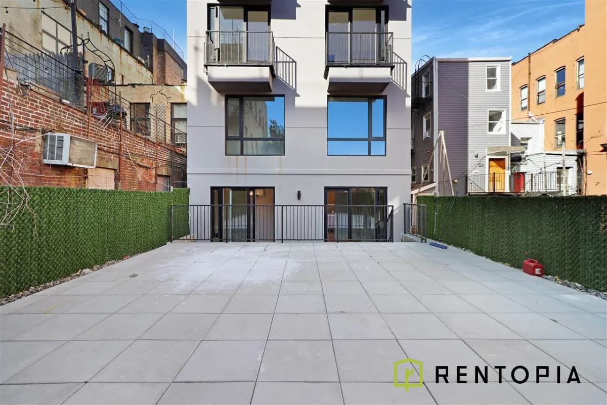 Rentopia Listings - 302 Graham Avenue #1B 1 of 15