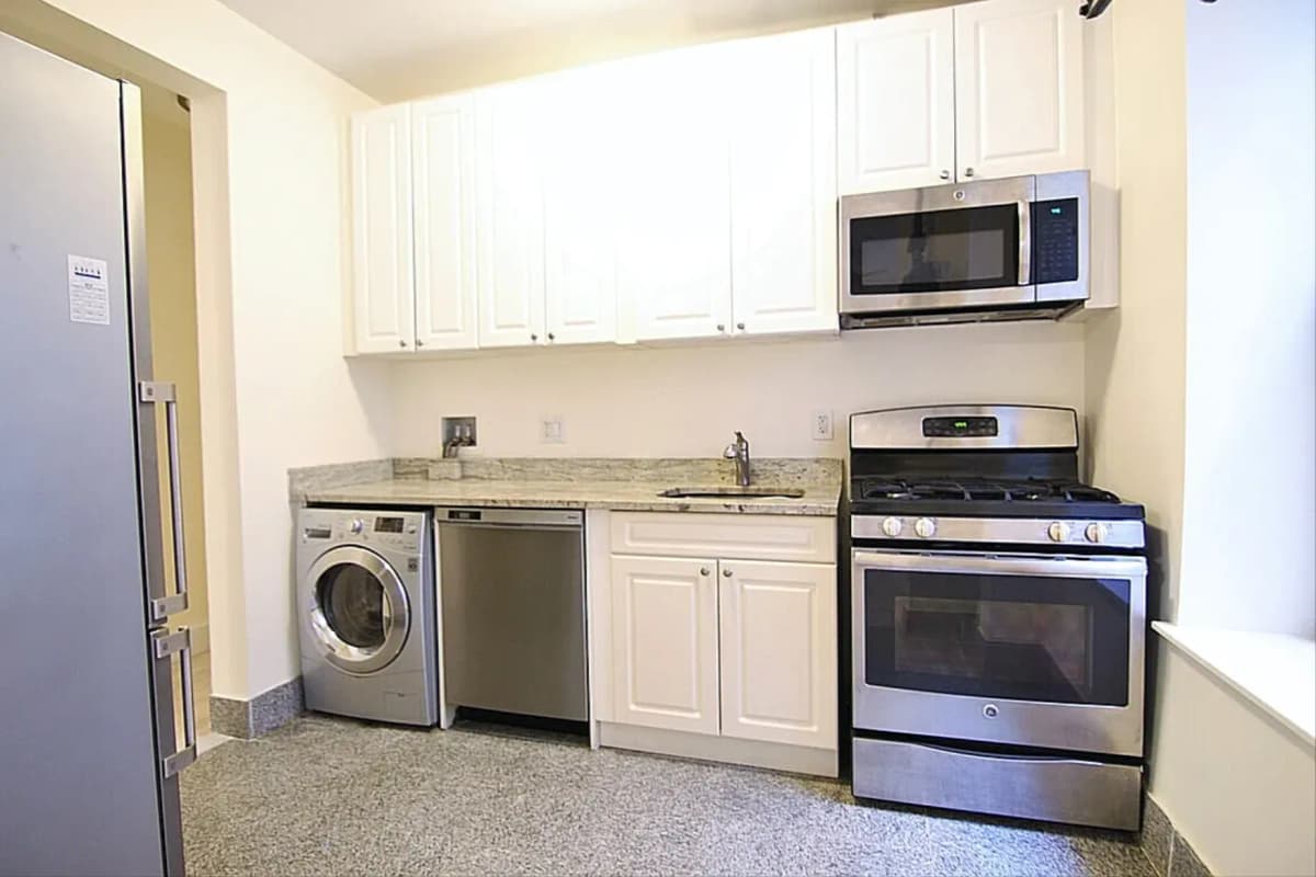 Erick Mendoza - 75 Saint Nicholas' Place #1G 1 of 15