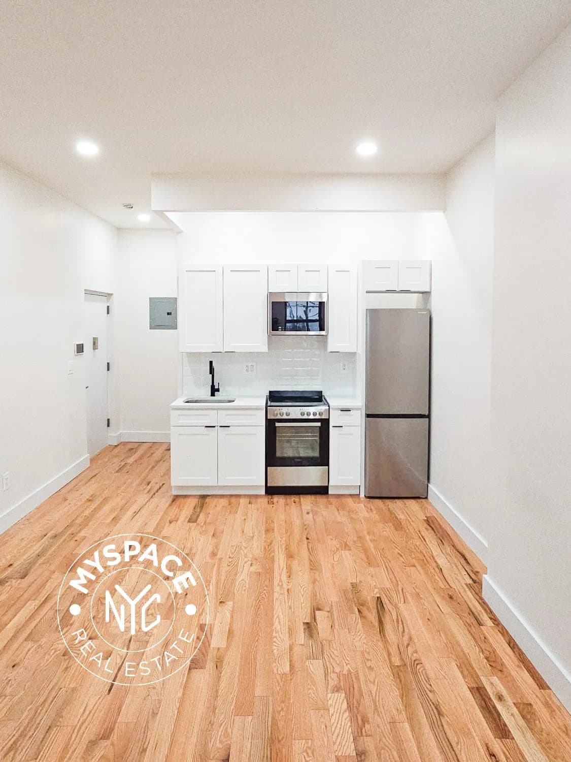 Belle Piper - 455 De Kalb Avenue #1B 1 of 10