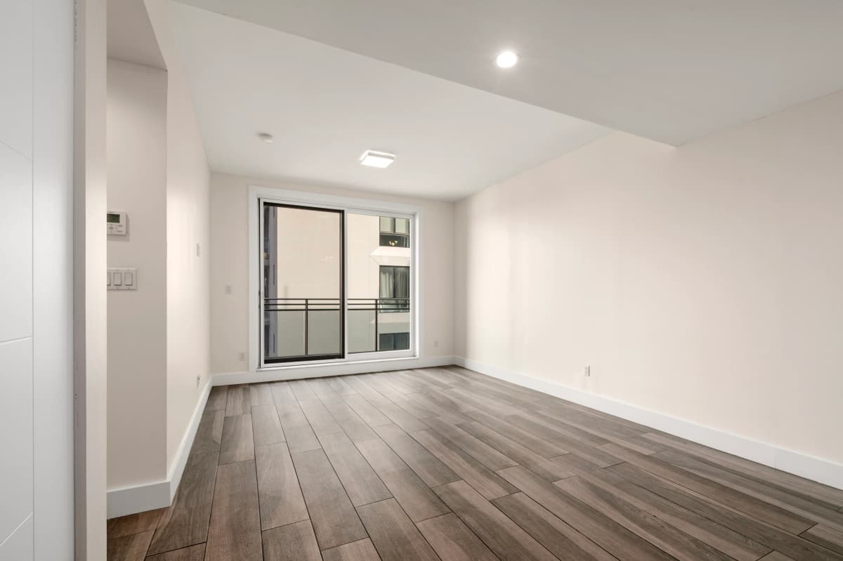 Matthew Scott - 2442 Ocean Avenue #5C 1 of 15