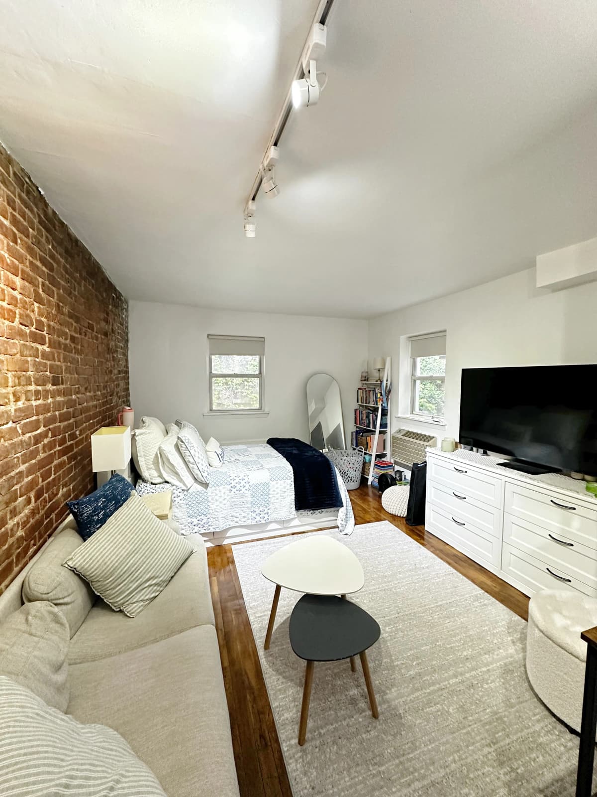 Mengzhu Rolff - 53 West 76th Street #4C 1 of 10